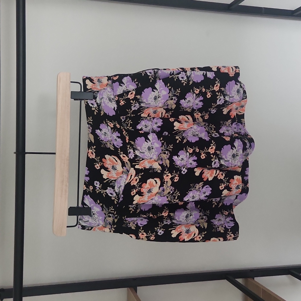 Kimchi Blue, Medium, Black Floral Shorts
